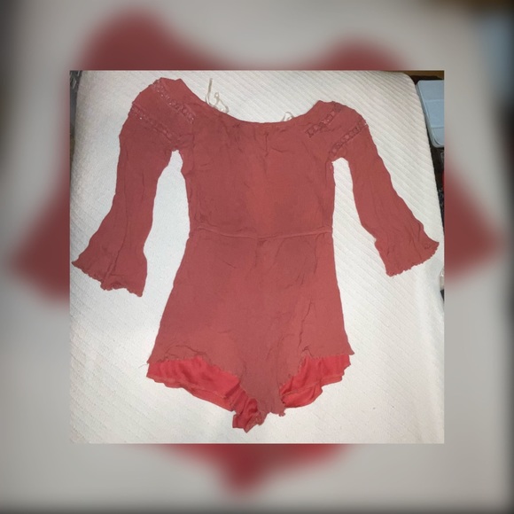 Women’s Rue21 Romper - Picture 2 of 2